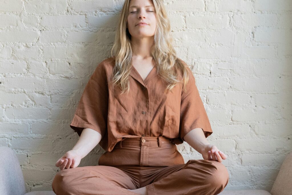 Mindfulness în viața de zi cu zi: ghid pentru reducerea stresului și îmbunătățirea concentrației