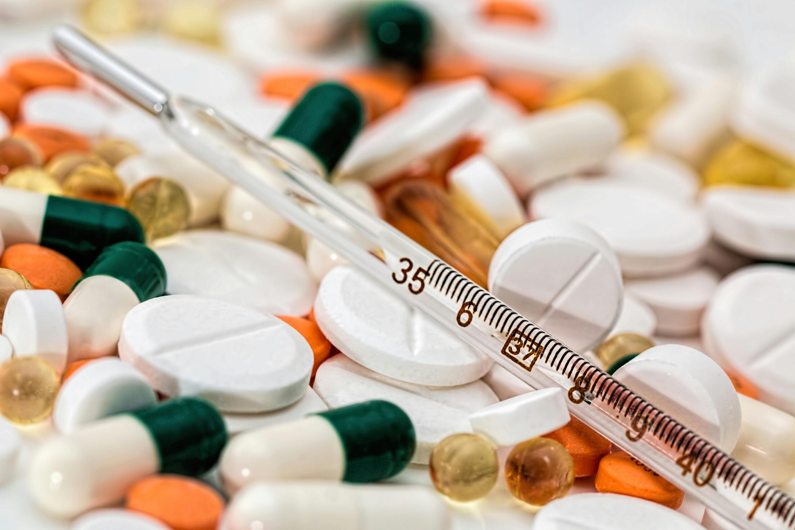 Criză de medicamente pentru răceală și gripă: farmaciile nu fac față cererii uriașe