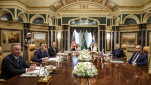 Negocieri cruciale între SUA și Rusia la Riad privind încetarea războiului din Ucraina