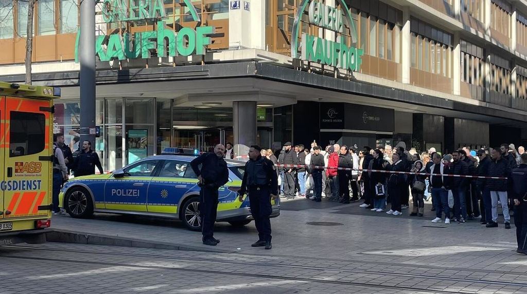 Tragedie în Mannheim: un autoturism a intrat într-o mulțime de oameni, făcând mai multe victime